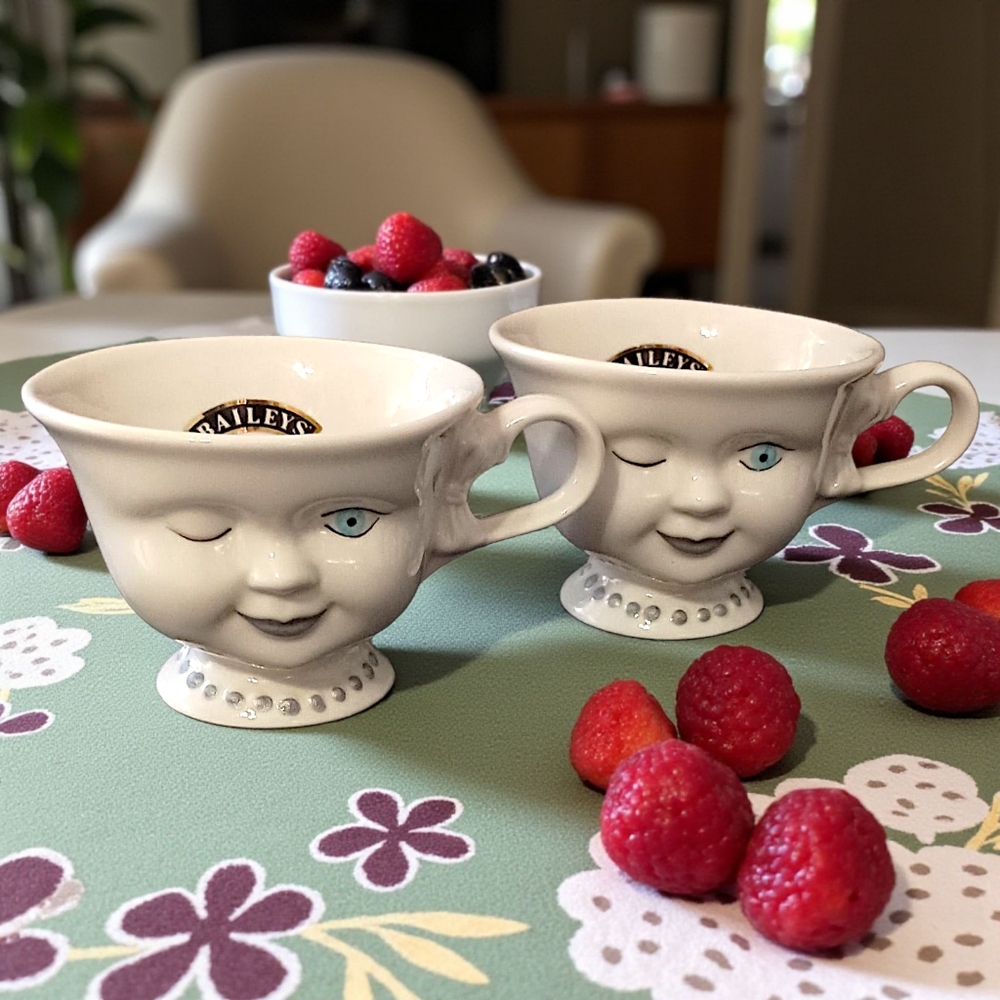2 Baileys Wink Face Mugs Cups Signed Helen Hunt for Los Angeles Youth Network - Picture 14 of 16